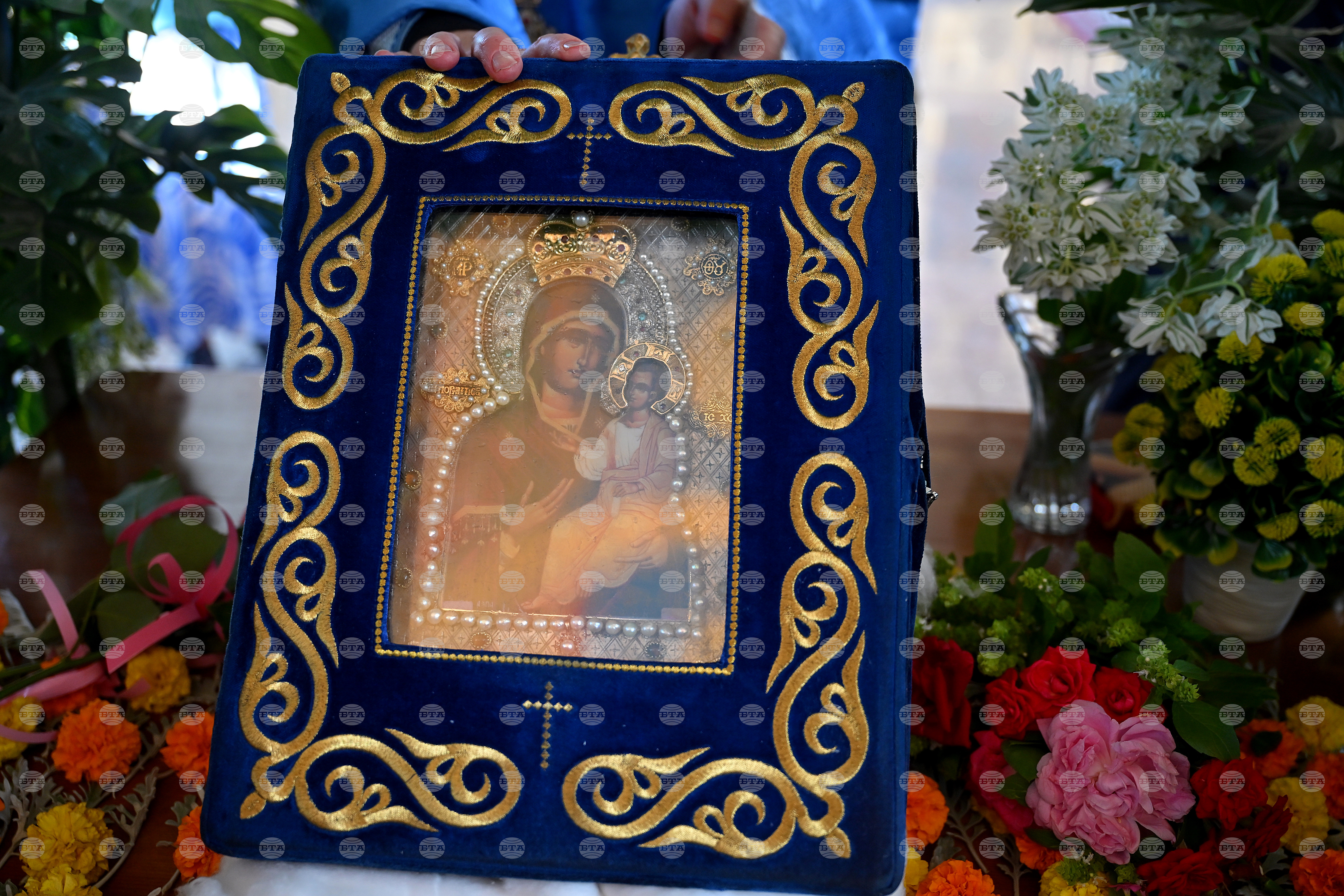 Чудотворната мироточива Иверска икона на Пресвета Богородица идва във Велико Търново на 13 август