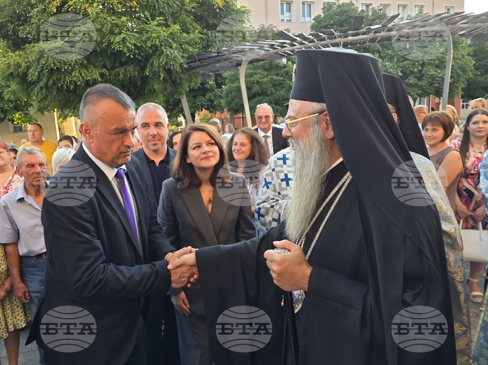 Крумовград - икона - „Света Богородица - Златна ябълка“ - митрополит Николай