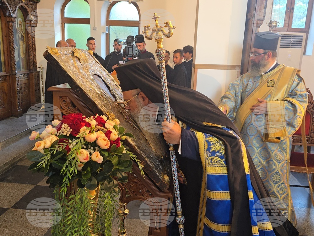 Крумовград - икона - „Света Богородица - Златна ябълка“ - митрополит Николай