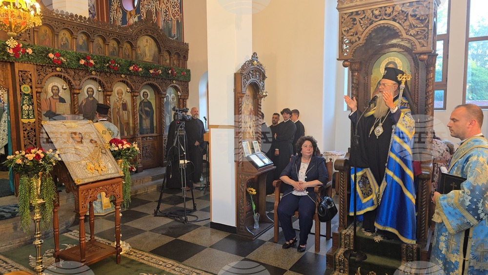 Крумовград - икона - „Света Богородица - Златна ябълка“ - митрополит Николай