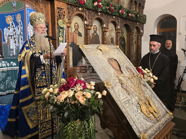 Крумовград - икона - „Света Богородица - Златна ябълка“ - митрополит Николай