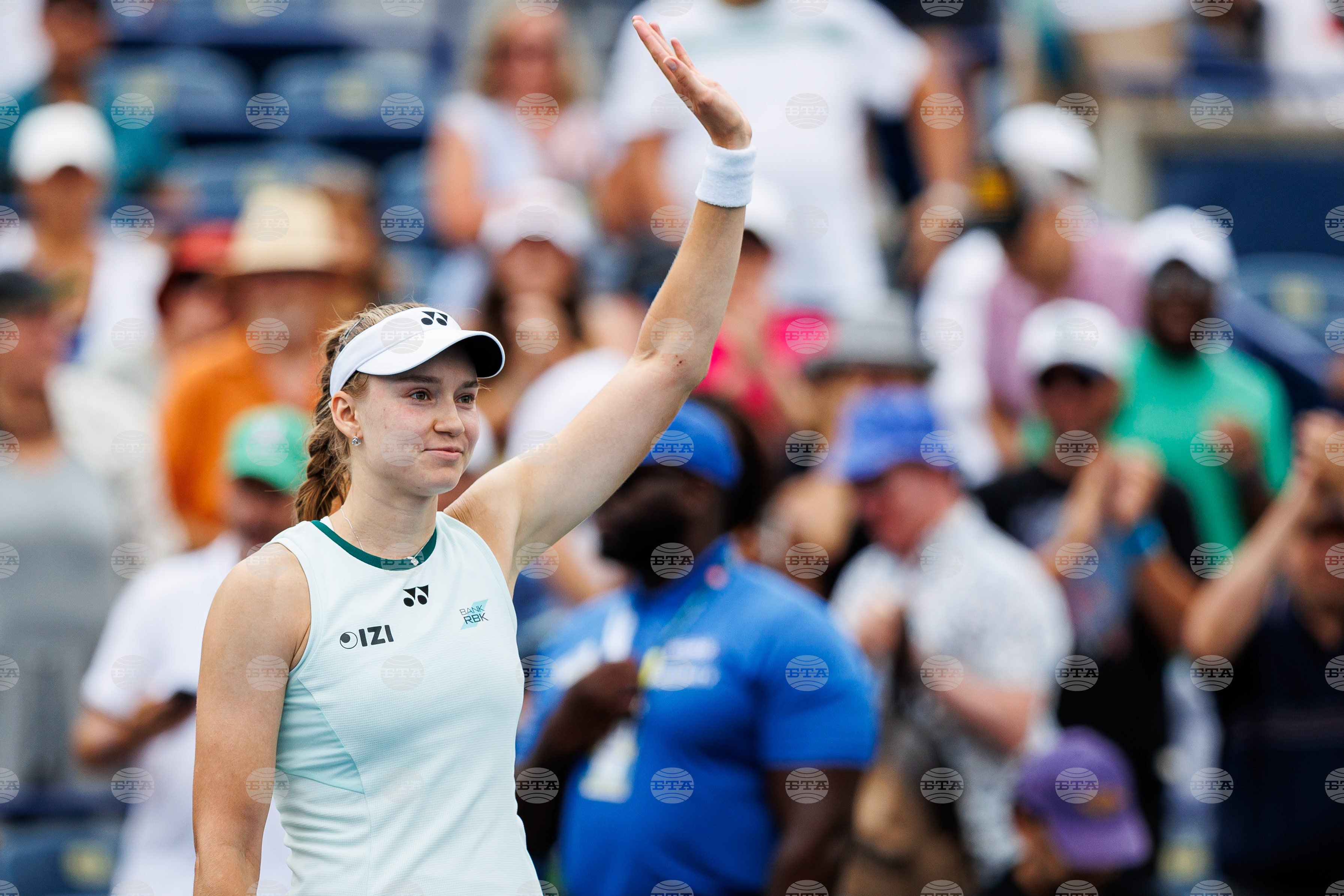 Елена Рибакина, Коко Гоф и Наоми Осака достигнаха до четвъртфиналите на турнира по тенис от сериите УТА 1000 в Торонто