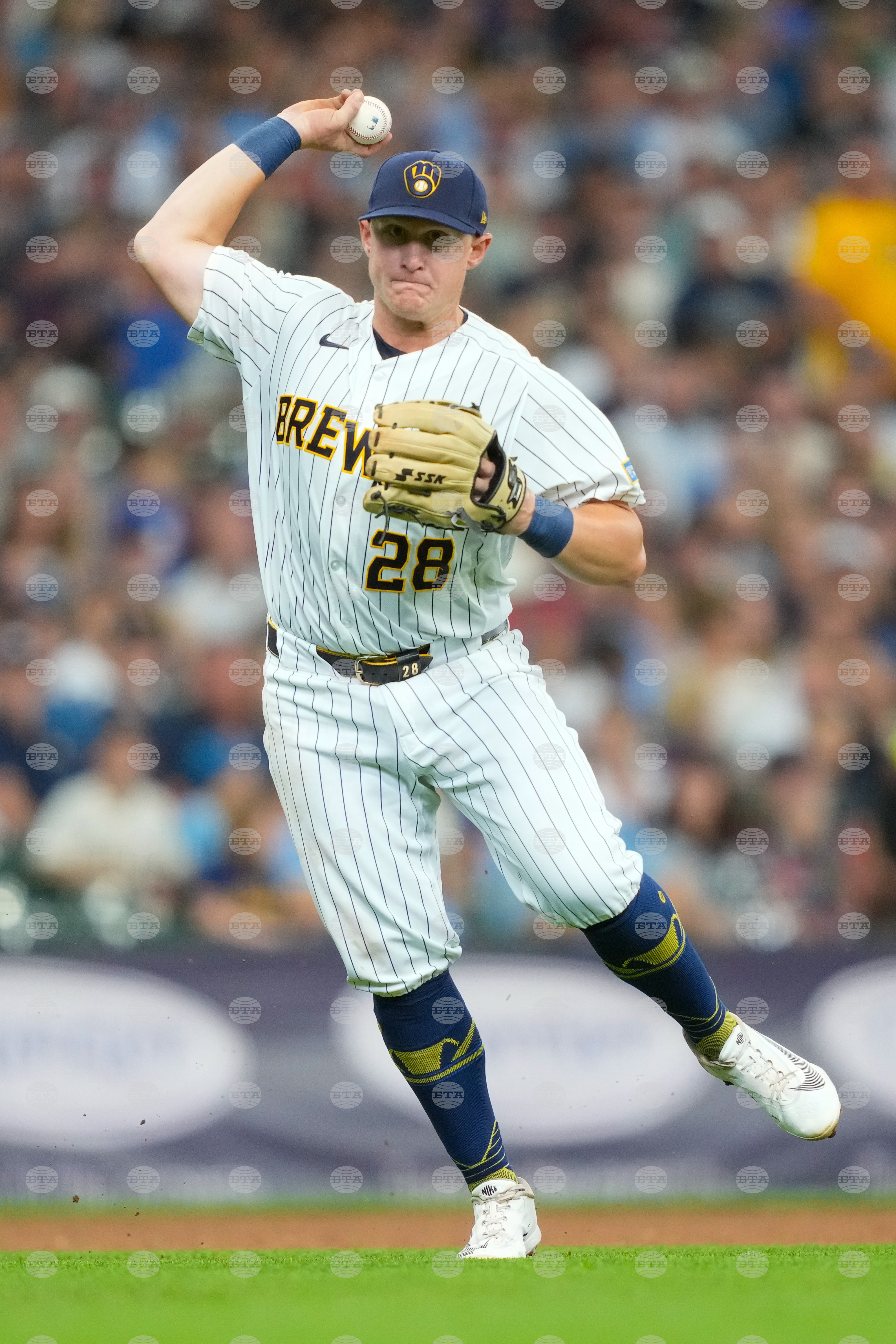 Twins Brewers Baseball