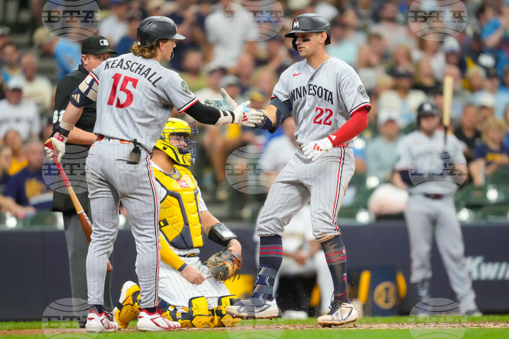 Twins Brewers Baseball
