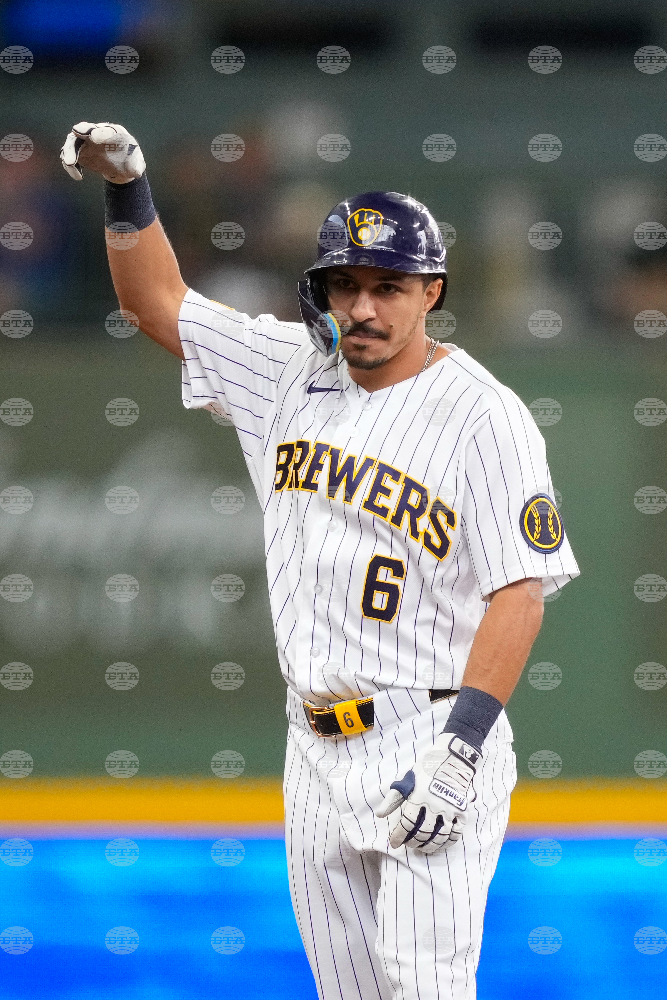 Twins Brewers Baseball