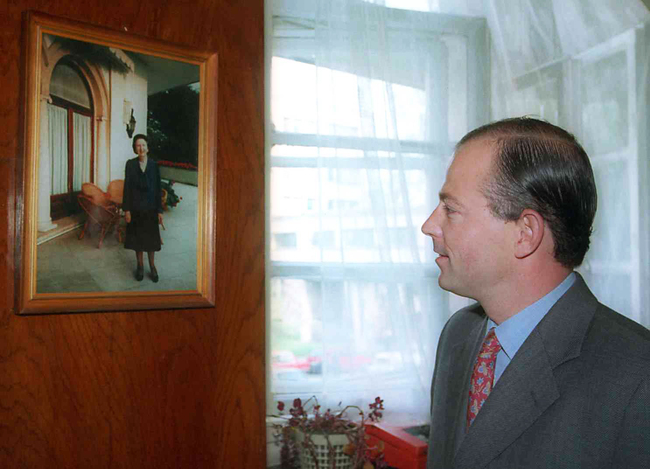 На 2 май 2000 г. в бюлетина на БТА „Вътрешна информация“ е публикувана информация за посещението на д-р Кубрат Кобургготски