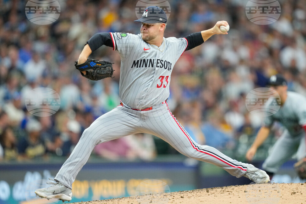 Twins Brewers Baseball