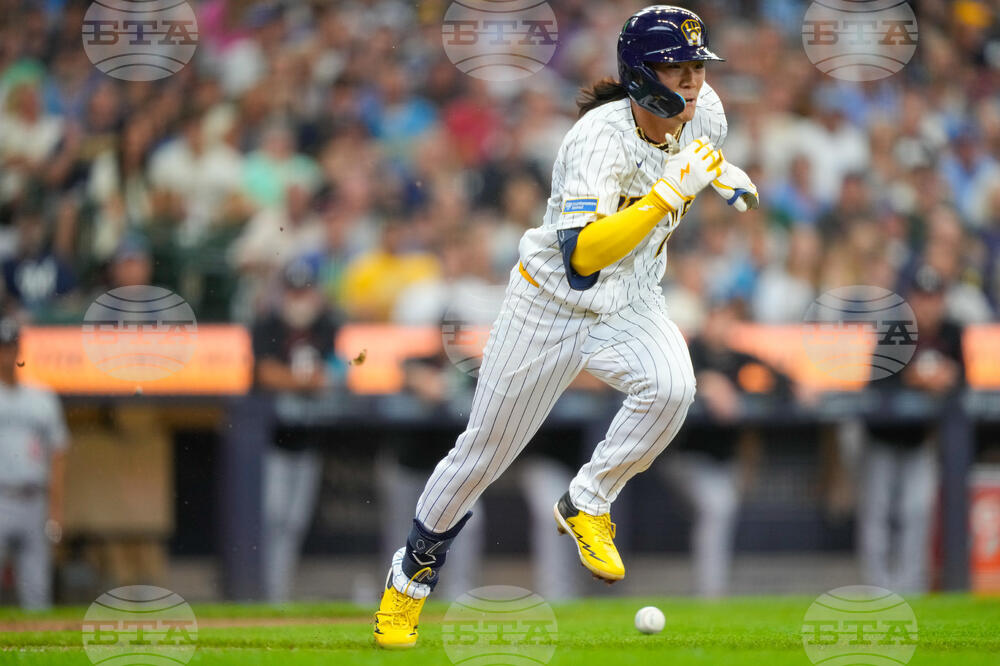 Twins Brewers Baseball