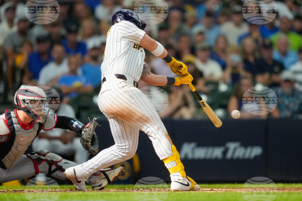 Twins Brewers Baseball