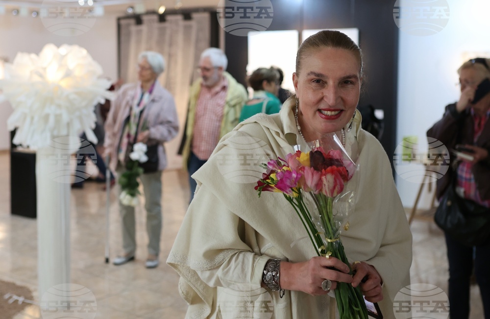 Изложба „Ефирно“ на Даниела Тодорова
