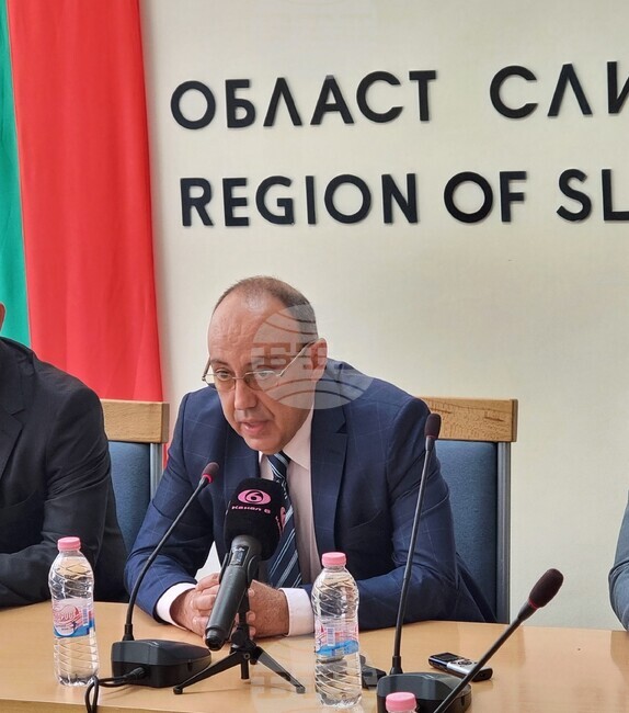Областният управител на Сливен свика среща с кметовете на общини в областта за превенция на пожарите