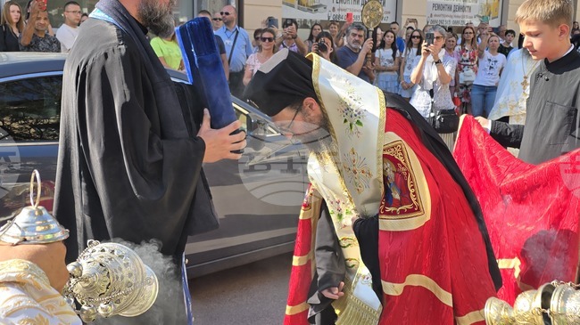 Чудотворната Хавайска мироточива Иверска икона на Пресвета Богородица бе посрещната във Видин