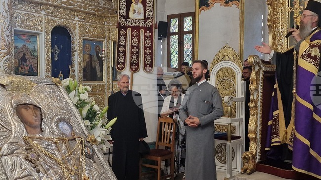 „Виж човека, когото Бог е поставил до теб“, каза Белоградчишкият епископ Поликарп при поклонението пред иконата „Златната ябълка“