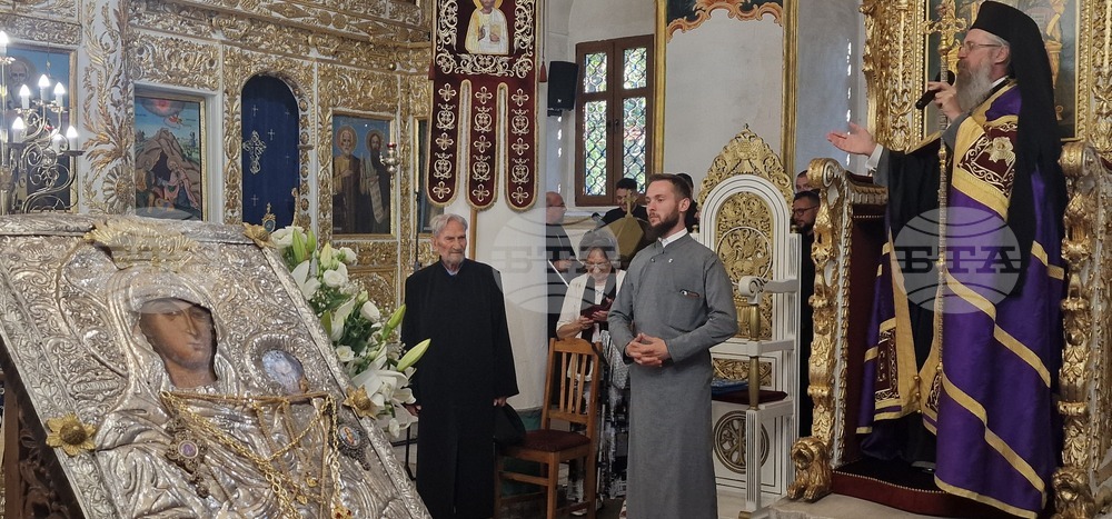„Виж човека, когото Бог е поставил до теб“, каза Белоградчишкият епископ Поликарп при поклонението пред иконата „Златната ябълка“
