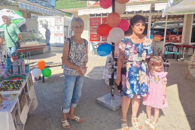 Възпитаници на Центъра за извънучилищна подготовка „Резонанс“ в Разград помагат на бездомни животни с благотворителен базар
