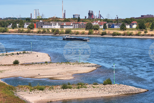 Транспортът по Рейн се пренасочва към сухопътен заради ново рекордно ниско ниво на водата