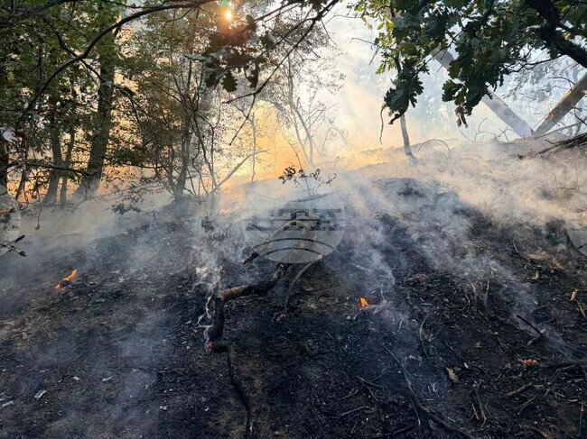 Хеликоптер се включи в гасенето на пожара в област Хасково