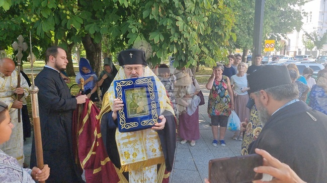 Враца посрещна Хавайската чудотворна мироточива икона на Пресвета Богородица