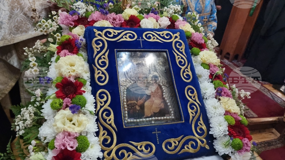 Враца - посрещане на Хавайската чудотворна икона на Пресвета Богородица