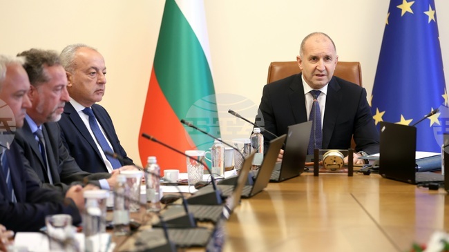 Управленската ни програма е комплекс от политики за деолигархизация и утвърждаване на закона, каза премиерът Румен Радев