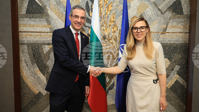 Foreign Minister, Swiss Ambassador Discuss Expanding Economic and Technology Ties