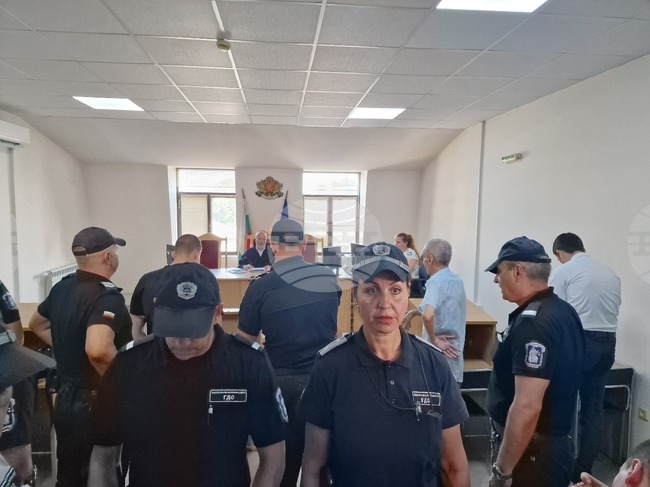 Районният съд в Пловдив освободи двамата младежи, нападнали непалски граждани в града