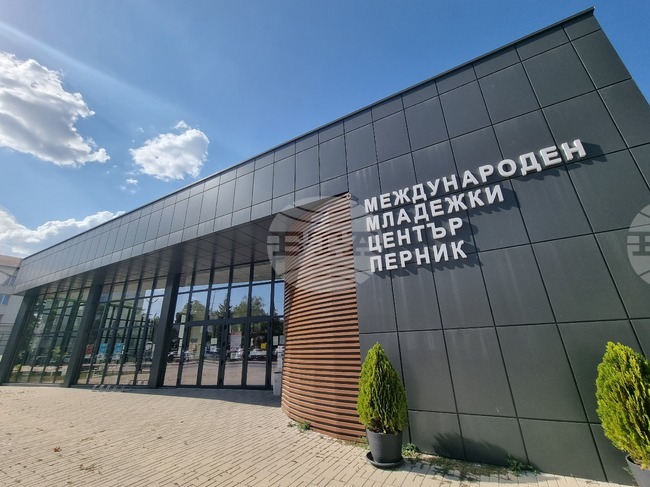 Перник - онлайн представяне на националната инициатива „Къде (как) са младите хора?“