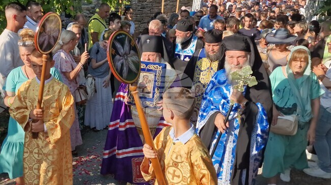 Чудотворната Хавайска мироточива Иверска икона на Пресвета Богородица бе посрещната във Великотърновска епархия
