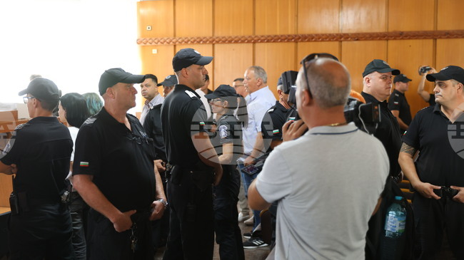 Двете момичета от петимата обвинени за убийството на Младежкия хълм в Пловдив остават окончателно в ареста