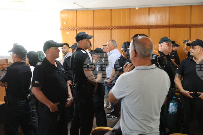 Двете момичета от петимата обвинени за убийството на Младежкия хълм в Пловдив остават окончателно в ареста