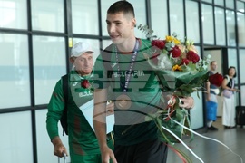 Летище „Васил Левски”- Божидар Саръбоюков - посрещане