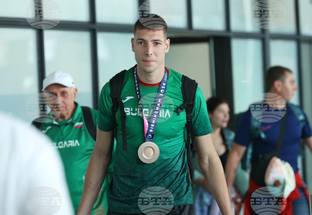 Летище „Васил Левски”- Божидар Саръбоюков - посрещане