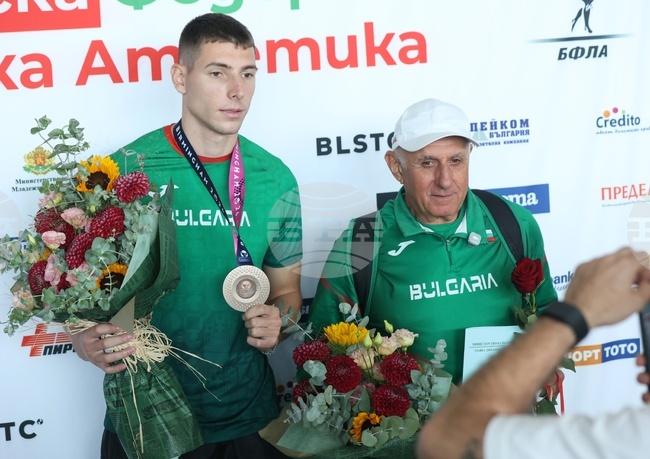 Летище „Васил Левски”- Божидар Саръбоюков - посрещане