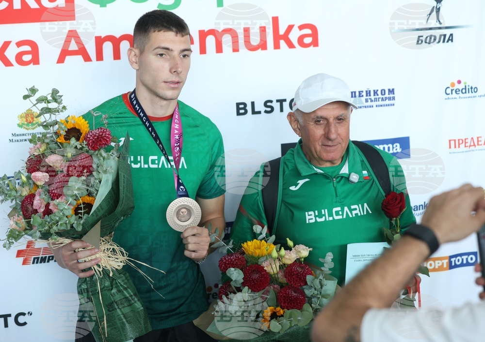 Летище „Васил Левски”- Божидар Саръбоюков - посрещане