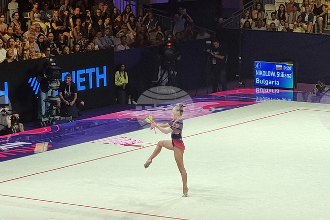 Стилияна Николова стана световна шампионка на бухалки на първенството по художествена гимнастика във Франкфурт, донесе първа титла и общо пето отличие за България