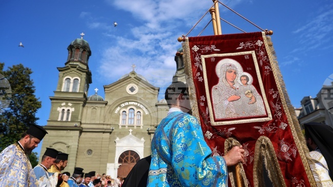 С литийно шествие Бургас посрещна Хавайската Иверска икона на Пресвета Богородица