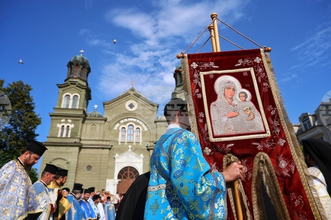 С литийно шествие Бургас посрещна Хавайската Иверска икона на Пресвета Богородица