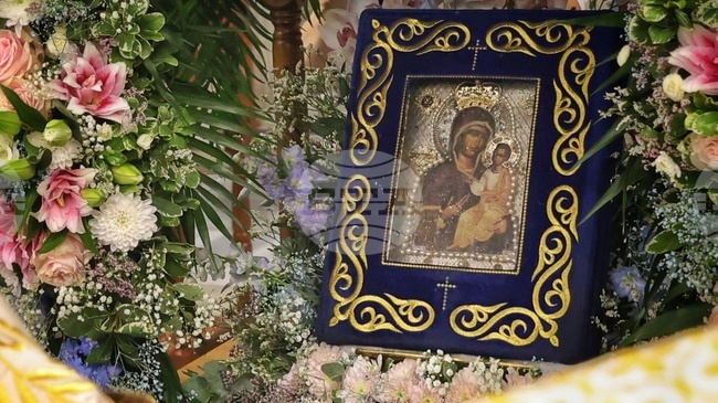 Чудотворната Хавайска мироточива Иверска икона на Пресвета Богородица днес ще е в Шумен 