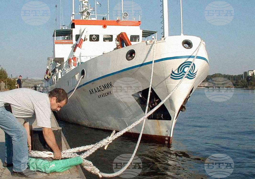 August 15, 2001: Black Sea-Noah 2001 Expedition Sets Off