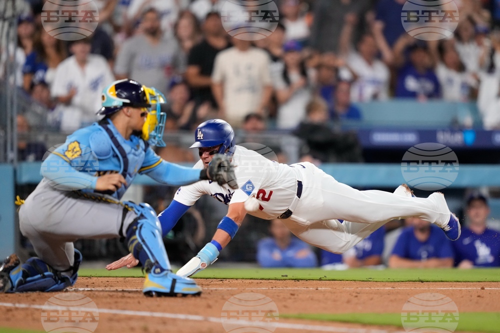 Brewers Dodgers Baseball