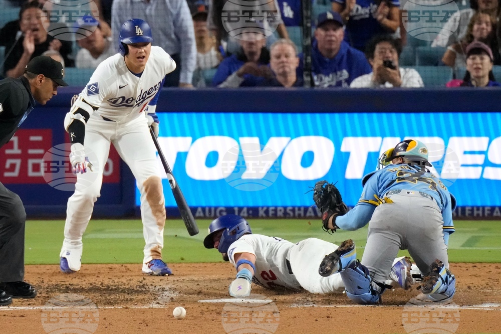 Brewers Dodgers Baseball