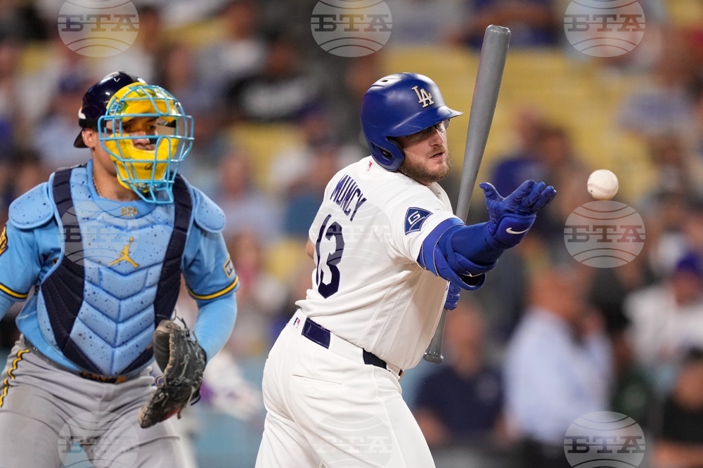 Brewers Dodgers Baseball