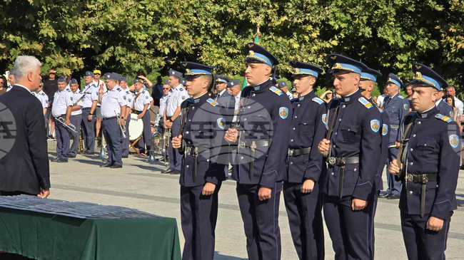 Свободата и суверенитетът не са даденост и се защитават с характер и реални способности, каза министърът на отбраната в Плевен