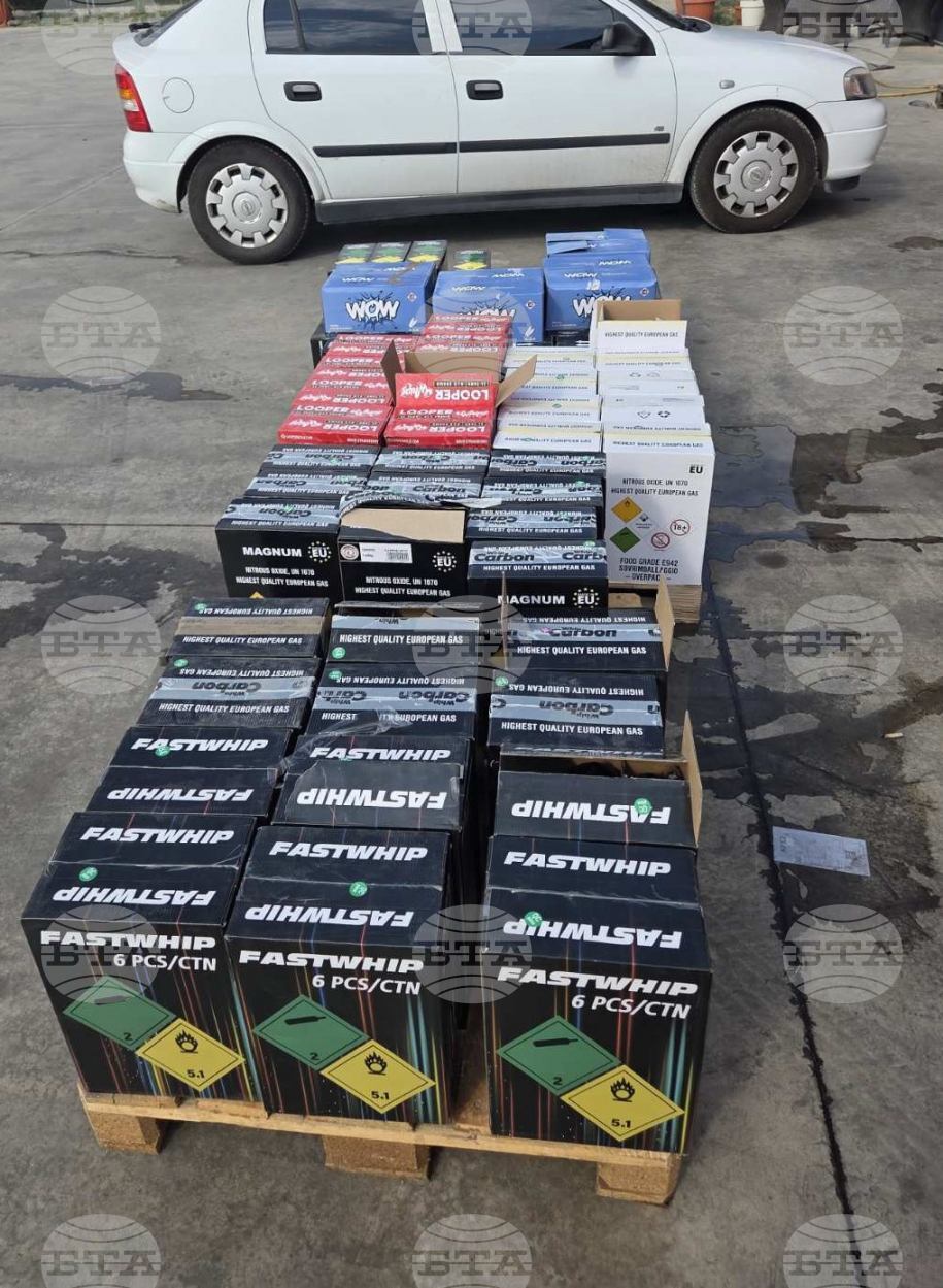 Повече от 2900 флакона с райски газ са открити при полицейска акция в Пазарджик