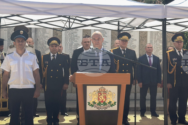 Общо 128 стажанти на МВР положиха клетва на тържествена церемония в Казанлък