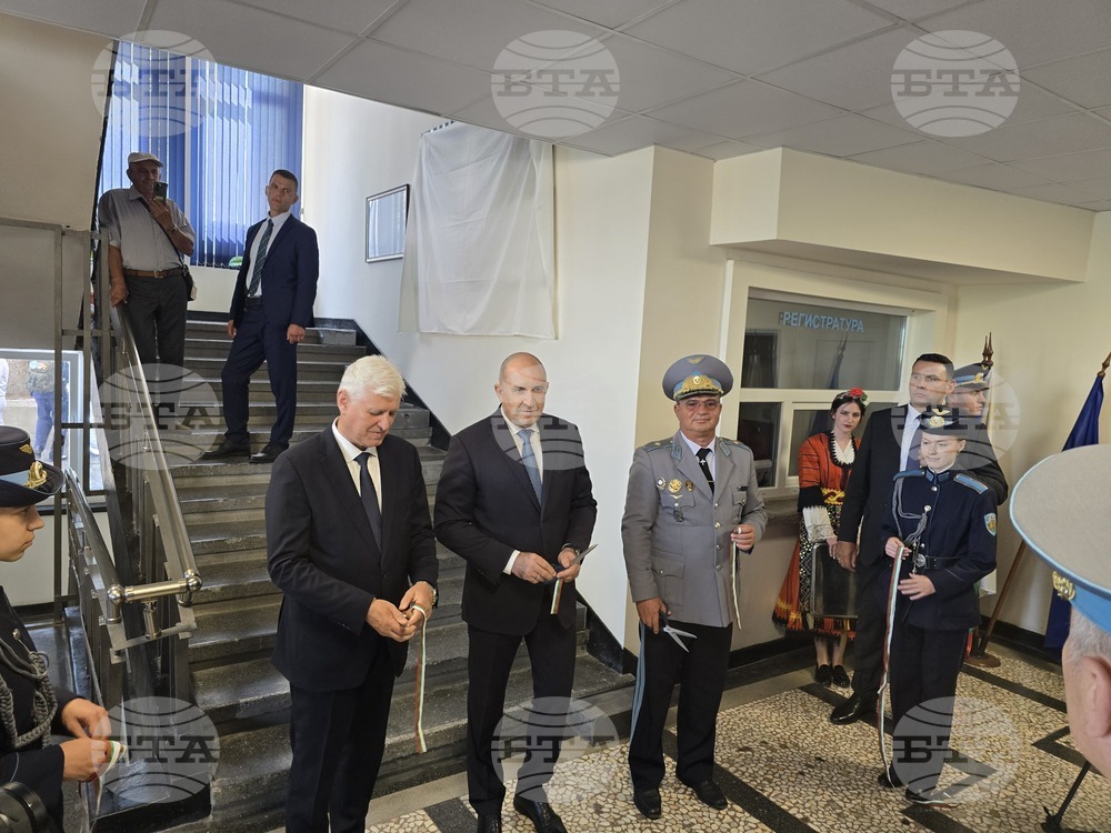 Плевен - Румен Радев - Изнесен комплекс за авиационно образование - барелефи - откриване