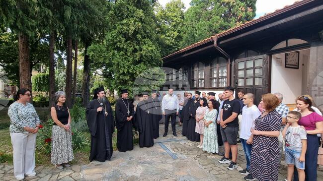 Три изложби, посветени на 210-ата годишнина на храма „Успение Богородично“, бяха открити в Кюстендил