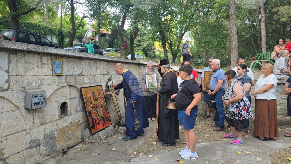 Свищов - манастир „Покров Богородичен“ - храмов празник