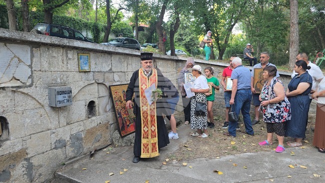 Свищов - манастир „Покров Богородичен“ - храмов празник