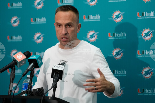 Dolphins Commanders Football